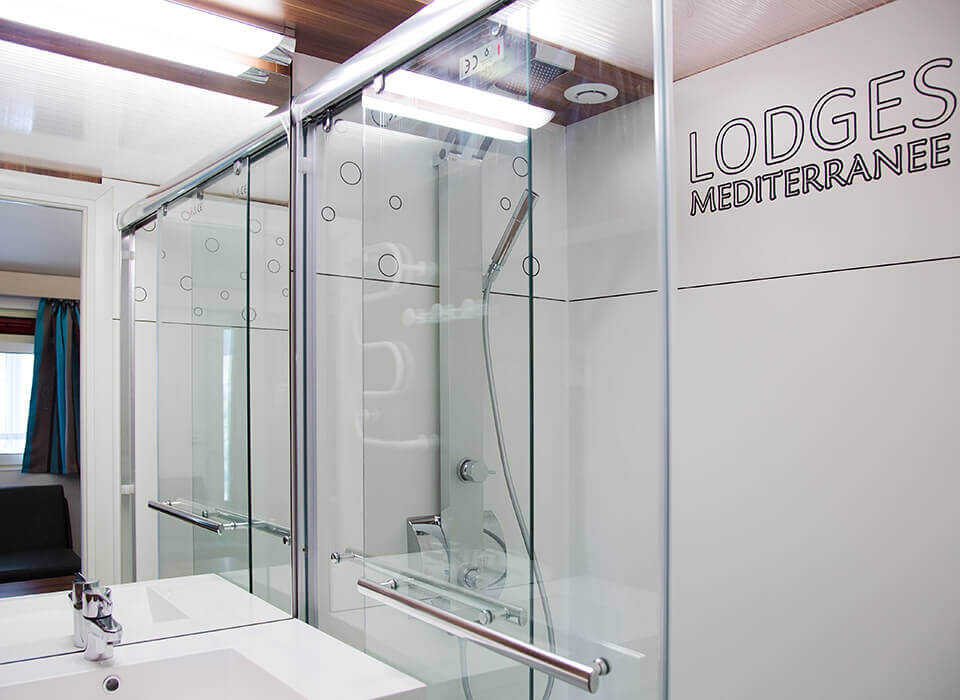 Shower room Lodges 6-8 people