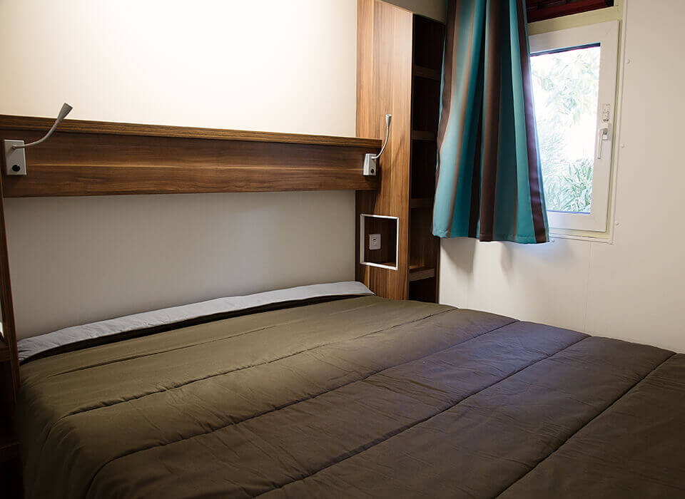 Room with double bed PRM Lodges 6 people