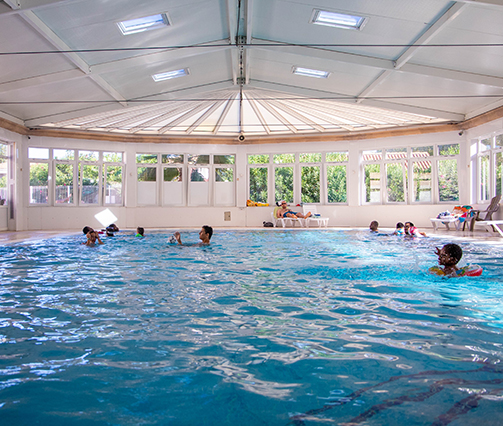 Piscine intérieure camping Vendres