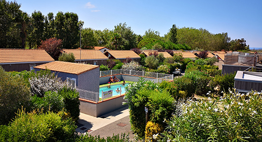 Camping con piscina cubierta en los Lodges Méditerranée