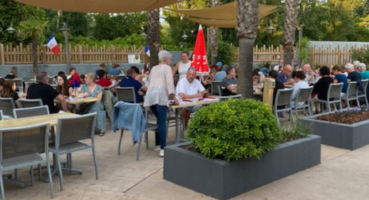 Restaurantterrasse auf dem Campingplatz in Vendres