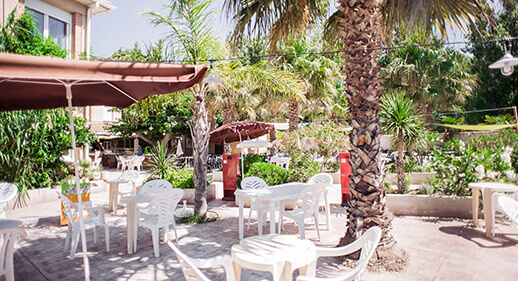 Restaurantterras op de camping in de buurt van Valras