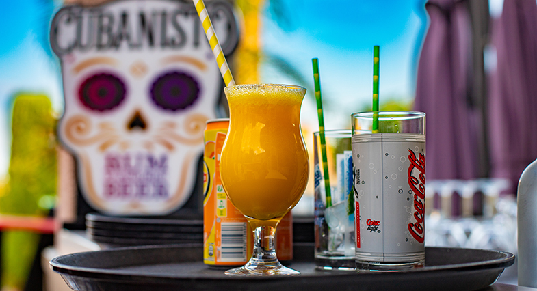 Cocktails proposés au patio du restaurant du camping Lodges Méditerranée