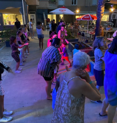 Soirée dansante au camping Lodges Méditerranée