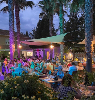 Le patio du restaurant du camping Lodges Méditerranée