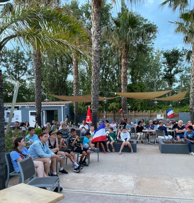 Animations en journée au patio du restaurant du camping