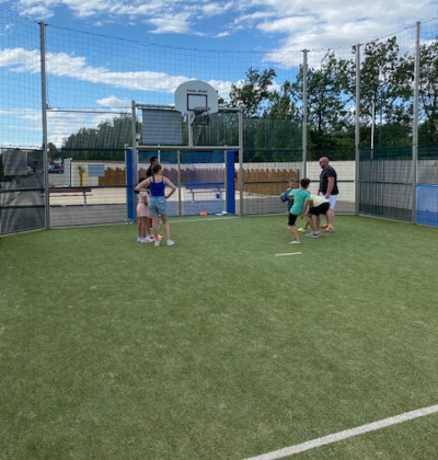 Tournois sur le terrain multi-sports du camping